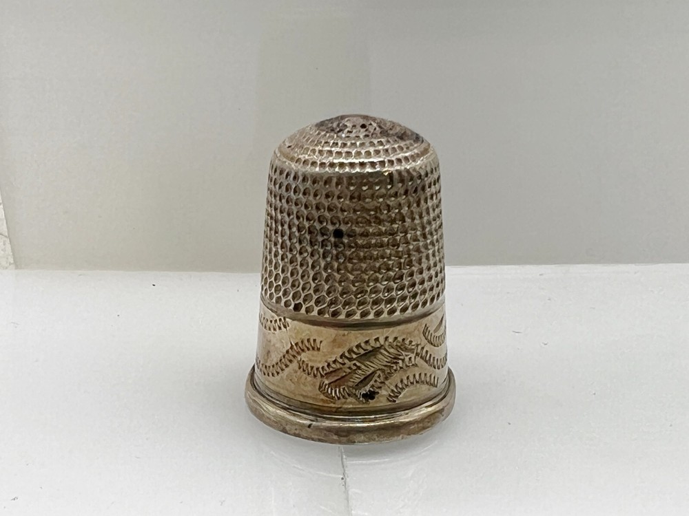ANTIQUE SOLID SILVER THIMBLE ETCHED PATTERN