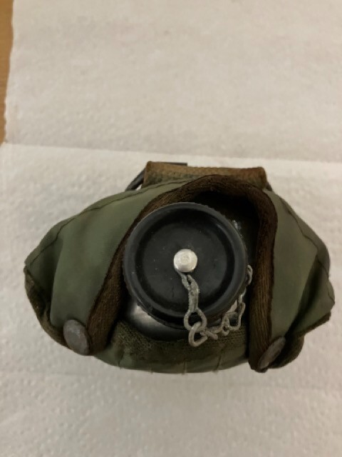 Vintage 1 quart canteen (Army?).
