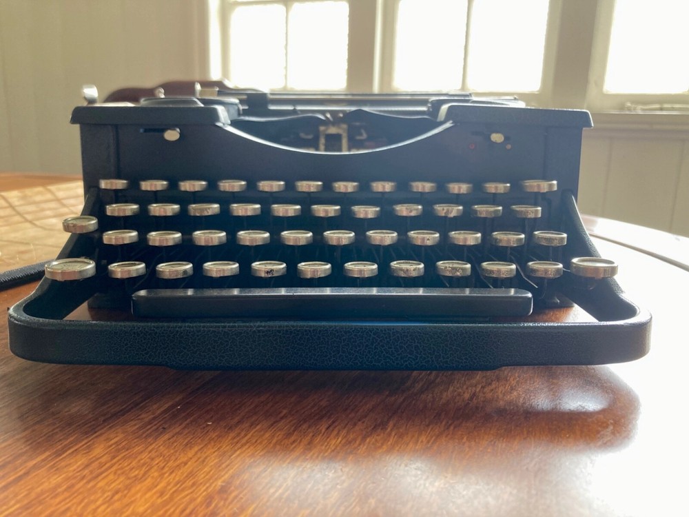 Antique Royal Blue Portable Typewrier ***** Full working order *****