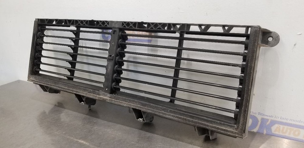 23 DODGE RAM 2500 AIR SHUTTER 6.7L