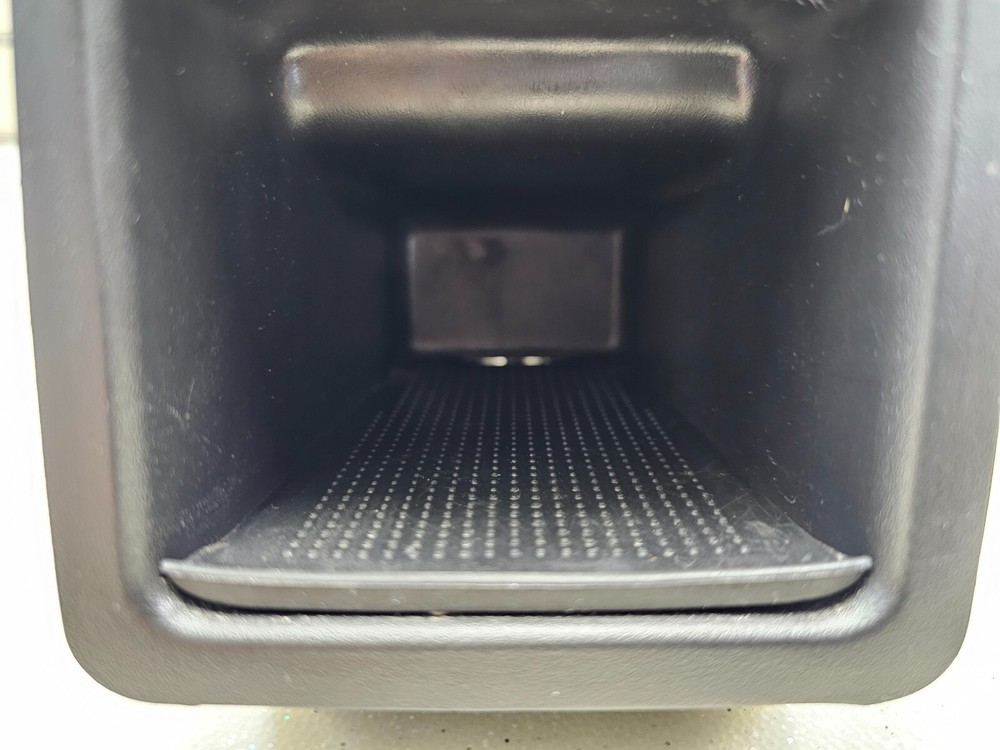 99-06 Silverado Sierra Front Dash Instrument Panel Cubby Bin Storage Compartment