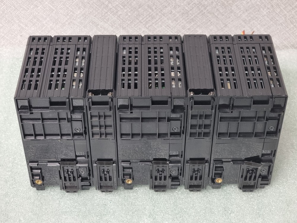 KEYENCE SI-F1003, SI-F80U[2] Laser Displacement SENSOR CONTROLLER