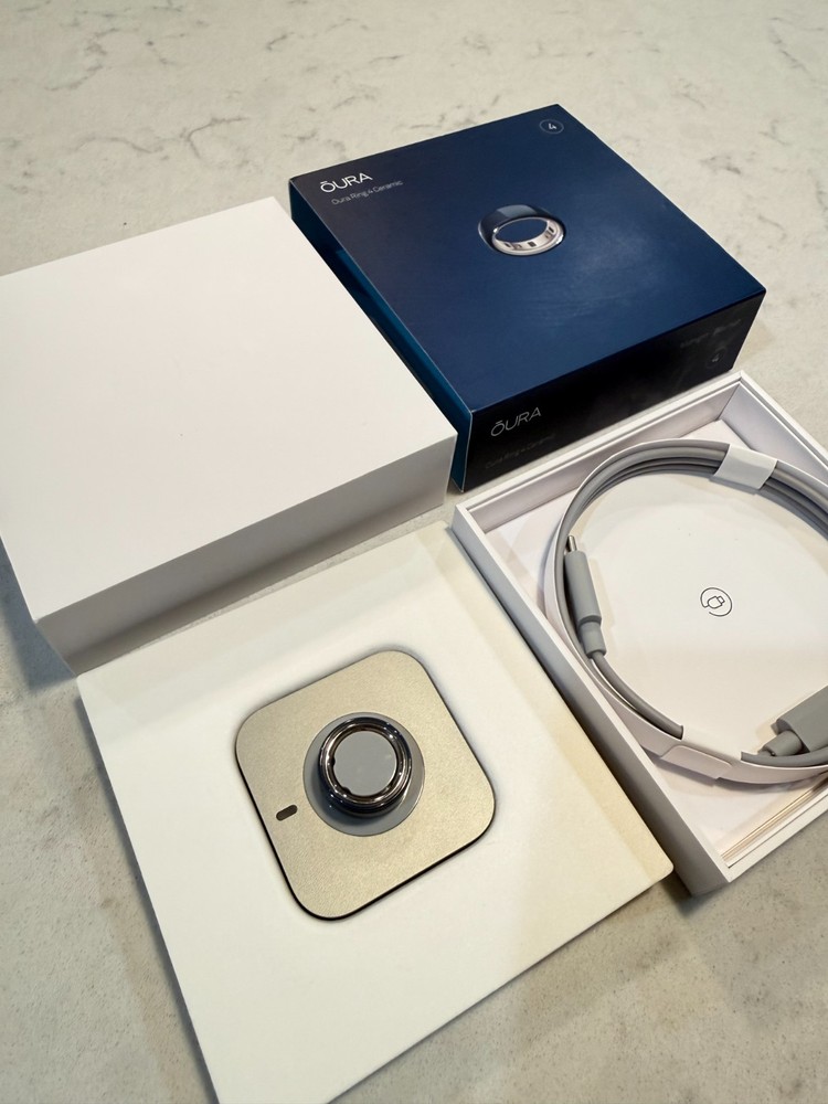 Oura Ring 4 Ceramic (Midnight), Size 4