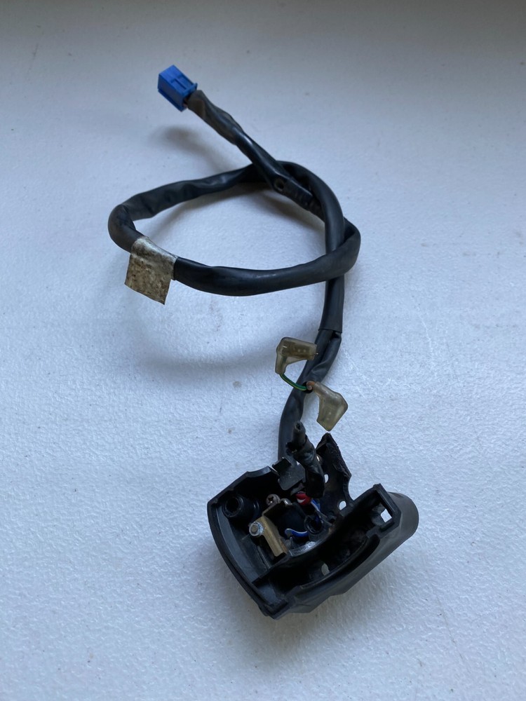 2003-2004 YZF R6 /06-09 R6S Right Kill Switch DAMAGED