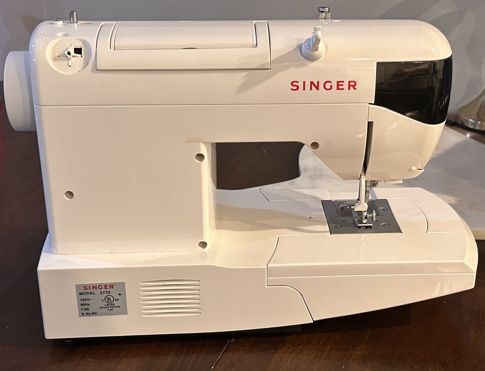 Singer 2732 Home Sewing Sewing Machine , working condition