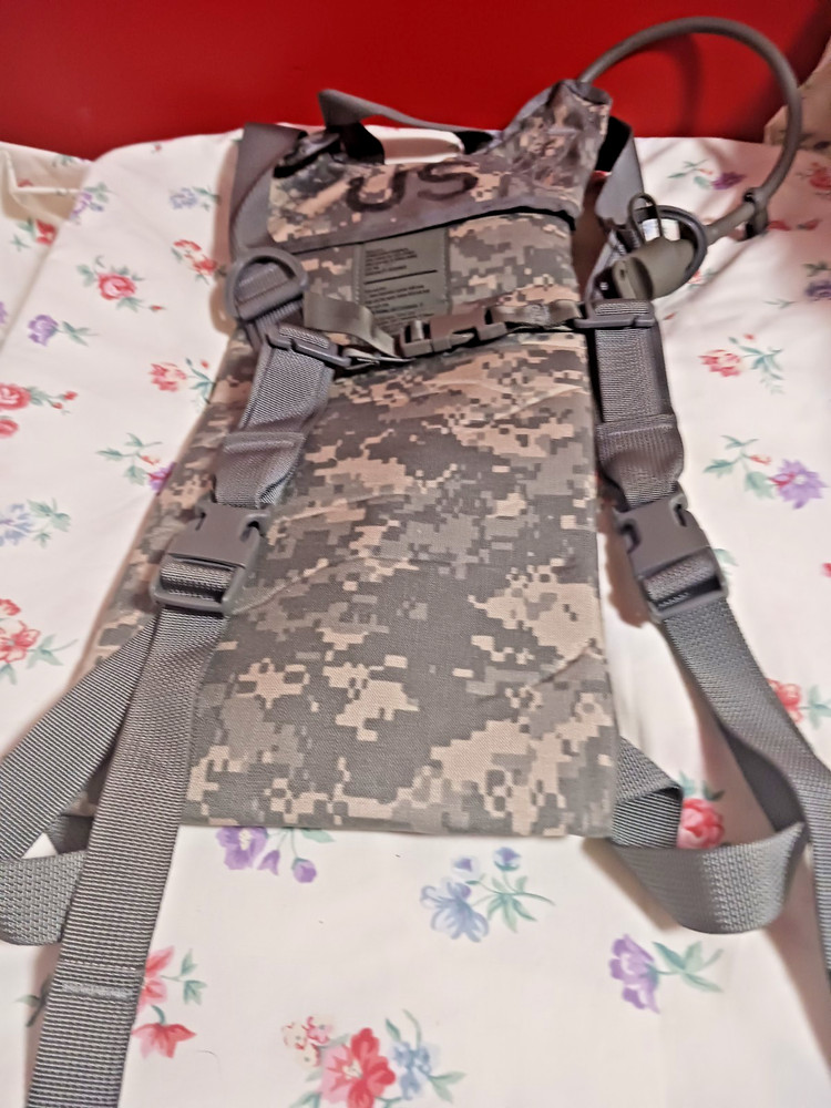 USGI ACU Universal Cam MOLLE II Hydration System Carrier NEW Bladder US Army
