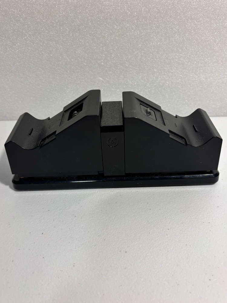 PowerA CPFA141325-02 DualShock 4 Controller Charging Station Tested Working