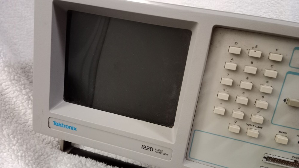 Tektronix 1220 Logic Analyzer