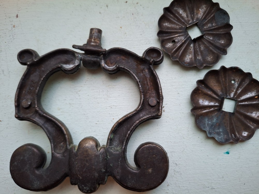 Vtg 2 Solid Brass #7422 Drawer Hanging Pulls w. Backplates