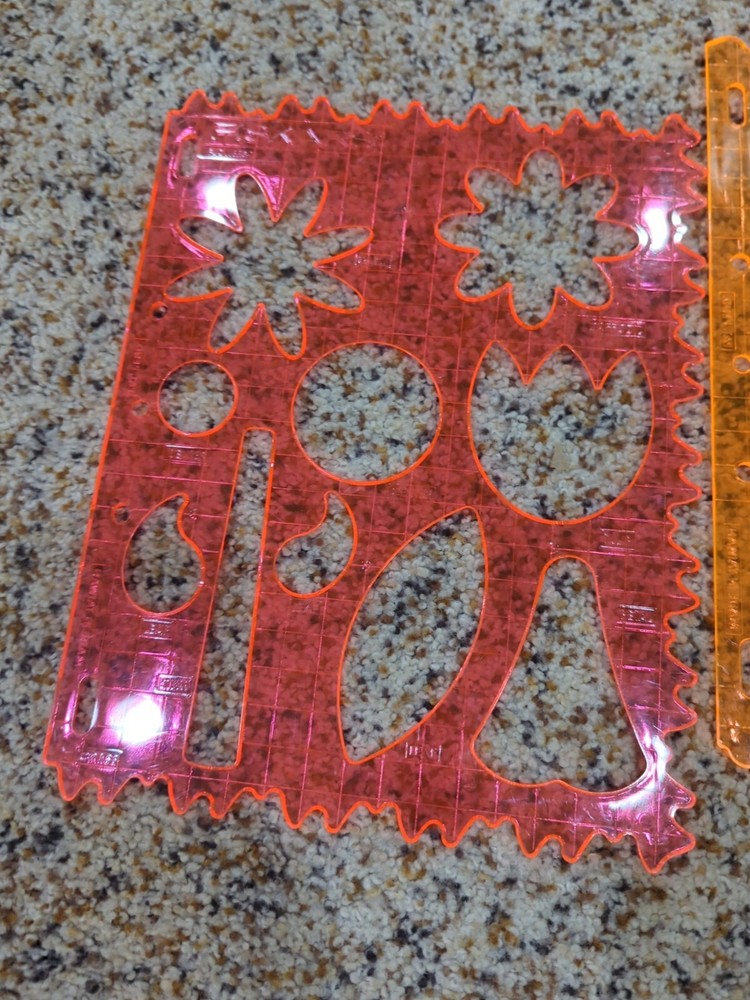 Fiskars Shape cutter, Starter Set With Mat Plus Letters Numbers