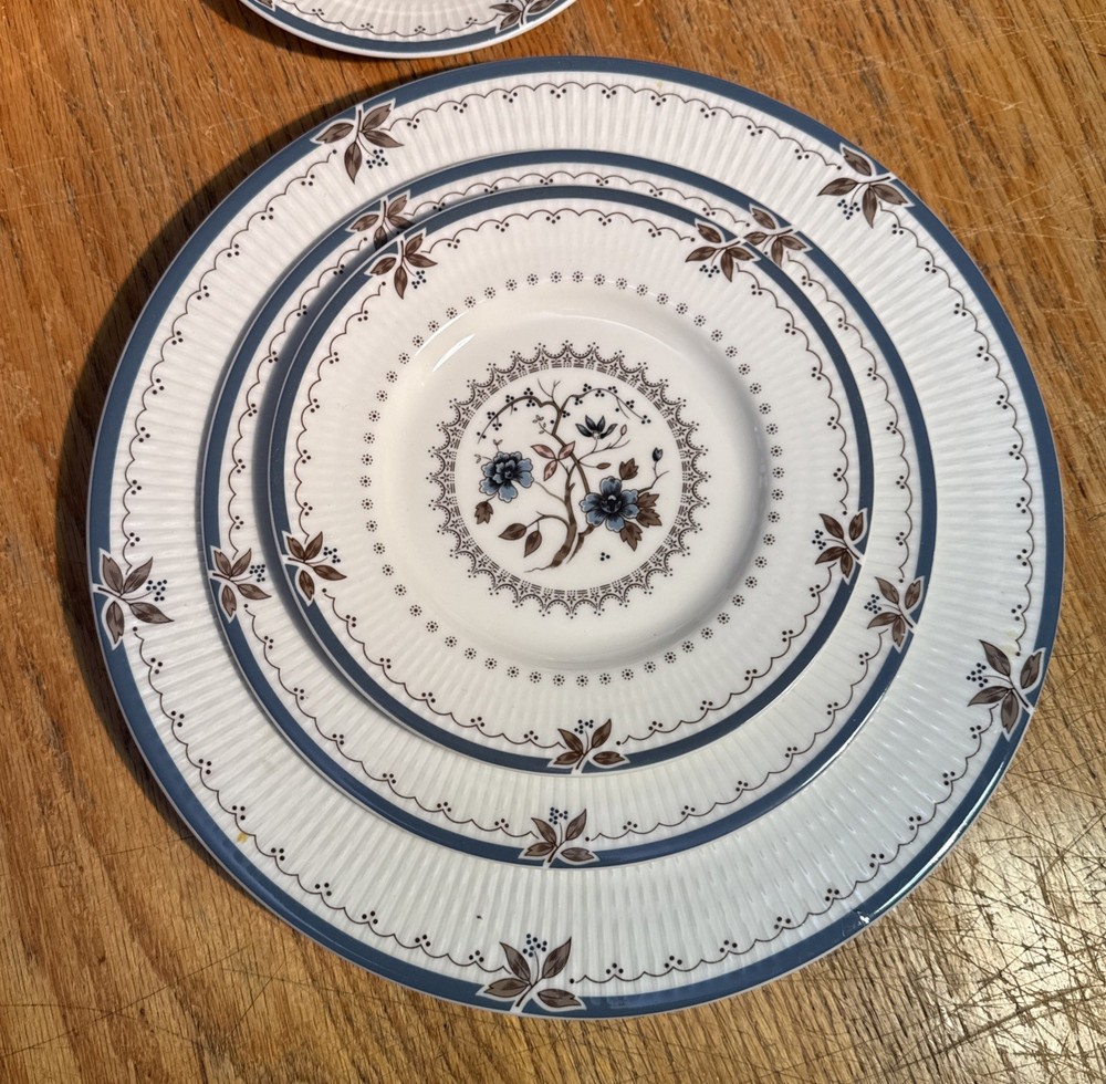 Royal Doulton Old Colony Six Piece Place Setting 2 Available EUC