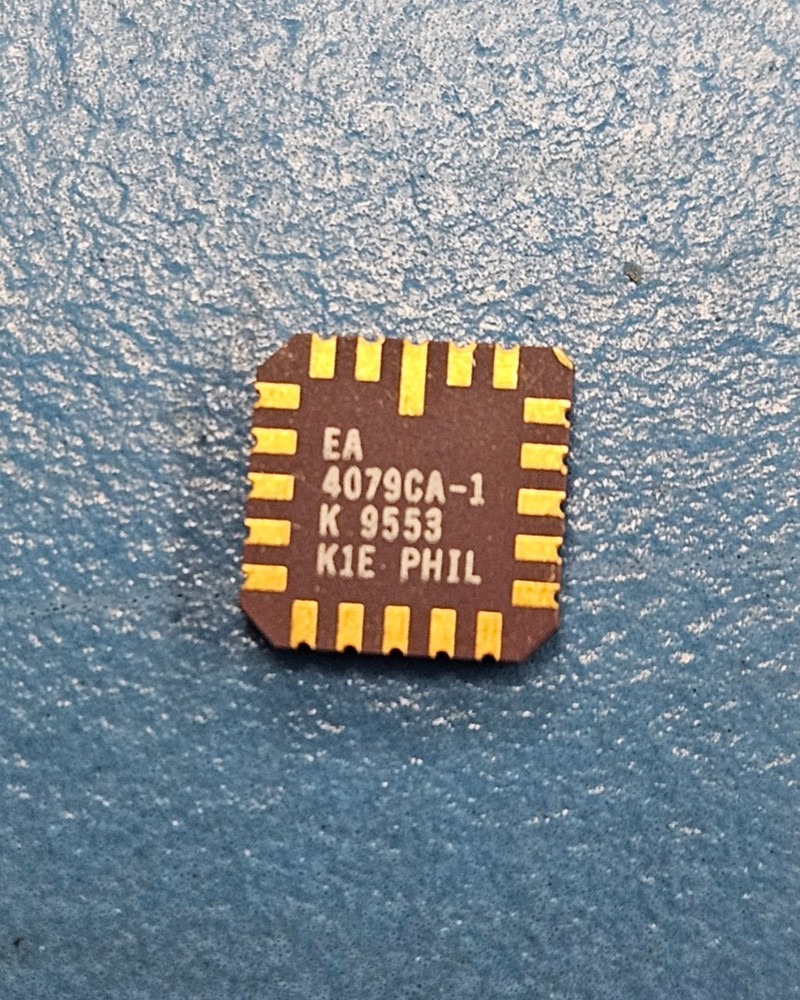 (1PC) SPT9687SIC Comparator, 2 Func, 3500uV Offset-Max,1.2ns, BiPolar Gold LCC20