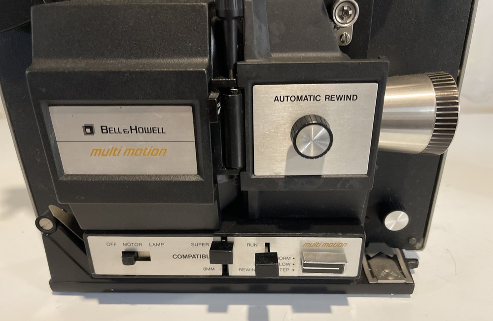 Vintage ‘70s Bell & Howell Multi Motion 467A Autoload/Auto Rewind 8mm Projector
