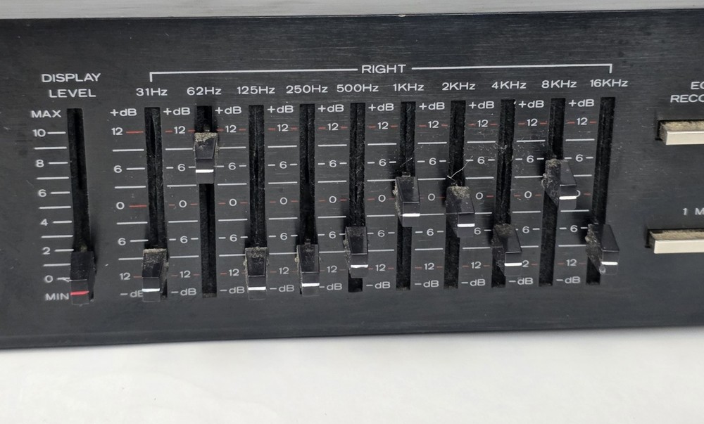 Realistic Dual 10 Band Stereo Frequency Equalizer 31-2020A (SEE DESCRIPTION)