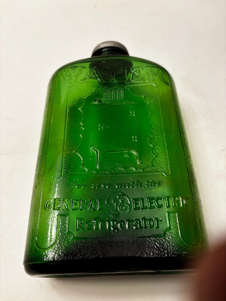 GE General Electric pattern refrigerator water bottle made by Hemingray 7-up
