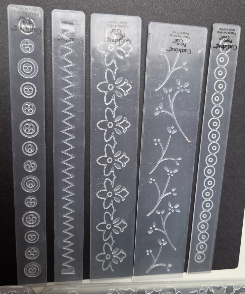 Sizzix / Cuttlebug Embossing Folders - Lot Of 25