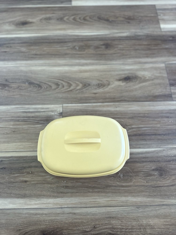 2 Vintage tubberware storage/strainer