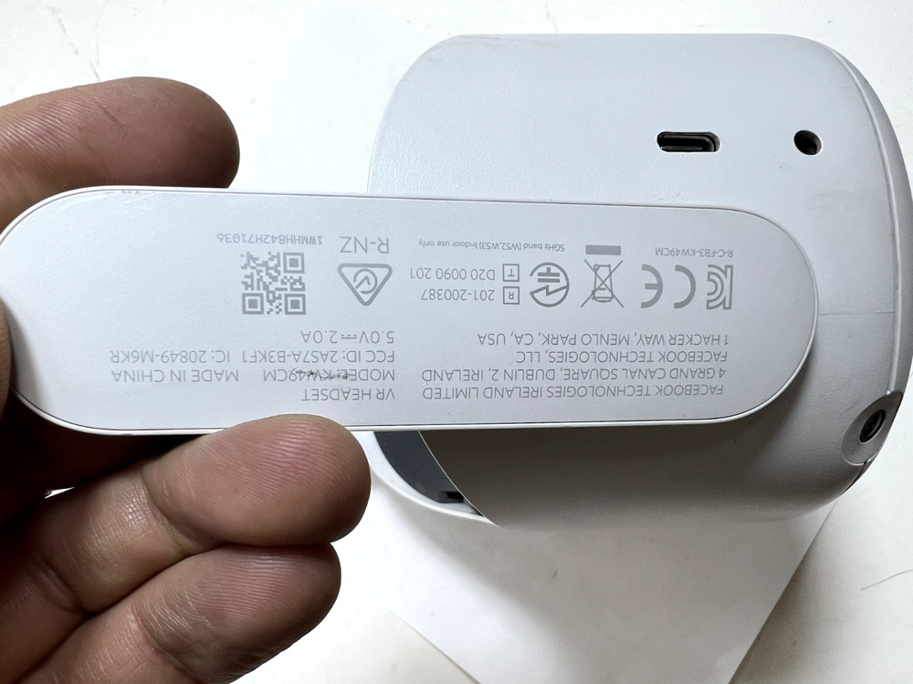 Oculus Meta Quest 2 256GB Standalone VR Virtual Reality Headset - Good Condition