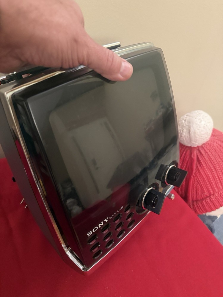 Vintage Sony Solid State Portable TV Model TV-960 TESTED Working