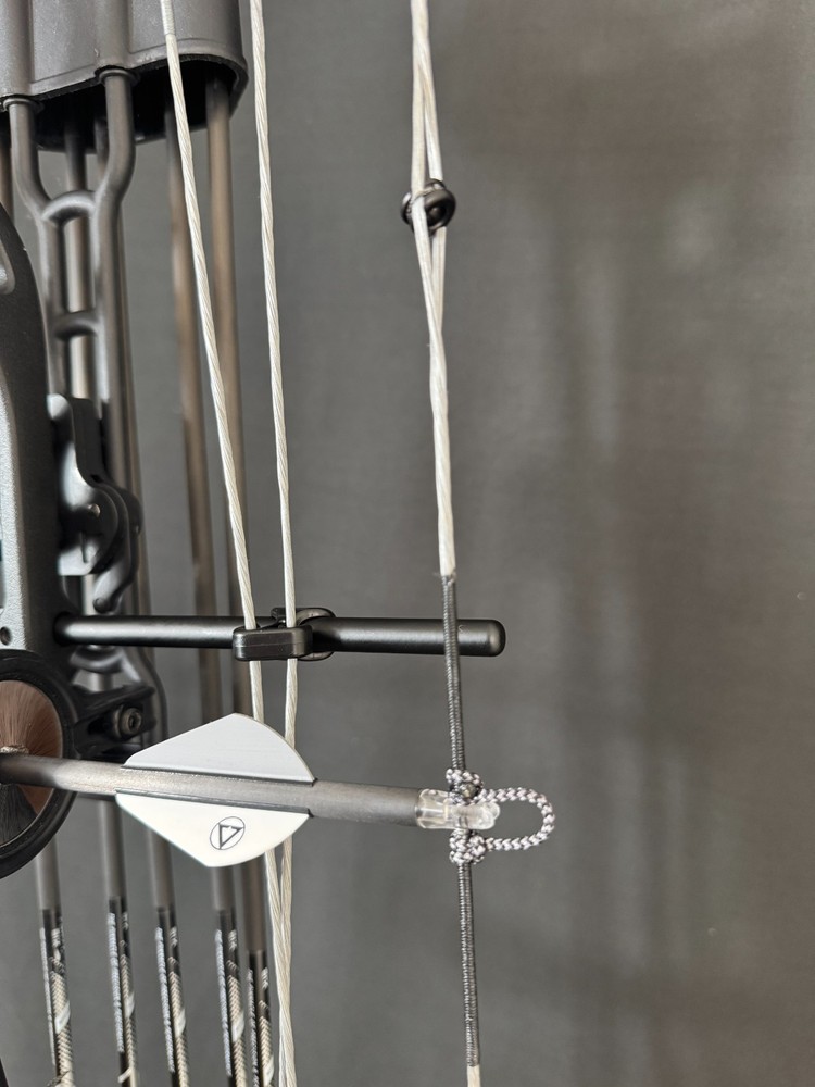 Elite Ember Compound Bow Black Right Hand 50LBS Full Setup New