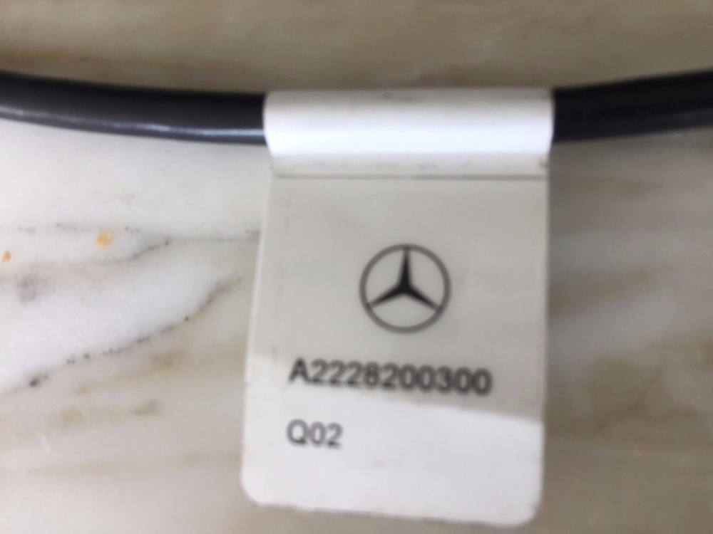 MERCEDES BENZ IPhone IPad MEDIA INTERFACE Lightning Connecting Charging Cable #1
