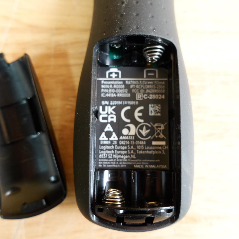 Logitech R400 Wireless Presenter Remote Control w/ USB Receiver - TESTED