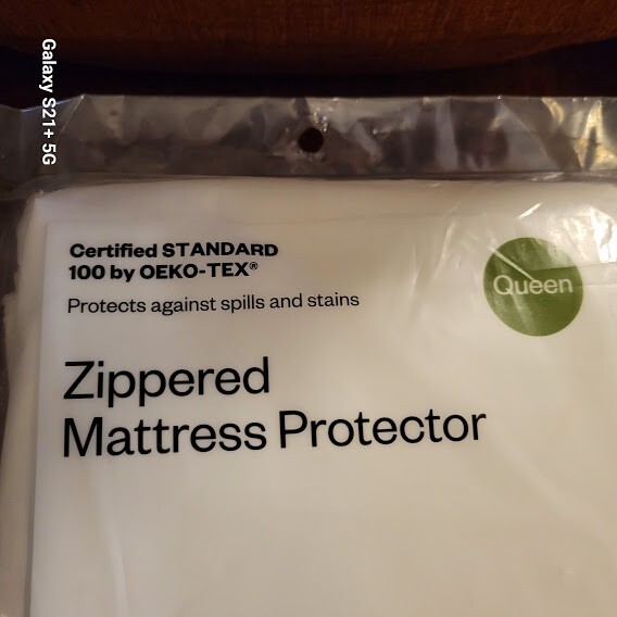Room Essentials Vinyl Waterproof Zippered Mattress Protector Queen Size