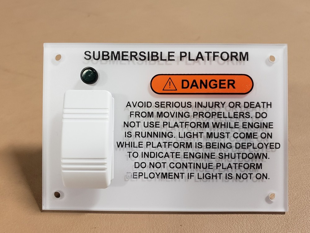SEA RAY BOATS SUBMERSIBLE PLATFORM PANEL WITH SWITCH AND LIGHT