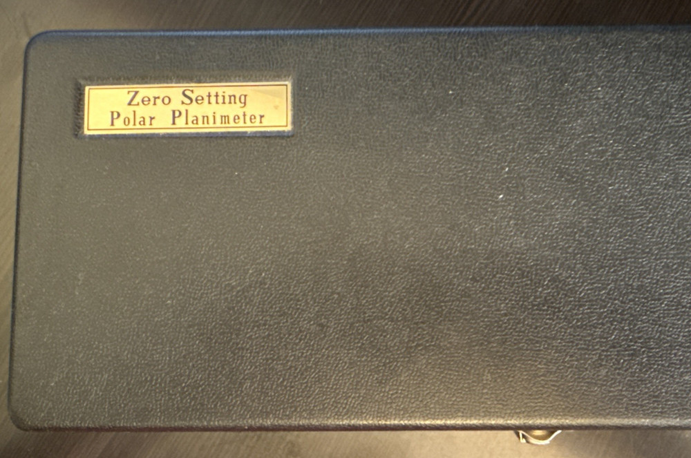 Koizumi planimeter with optical tracer zero setting polar compensation