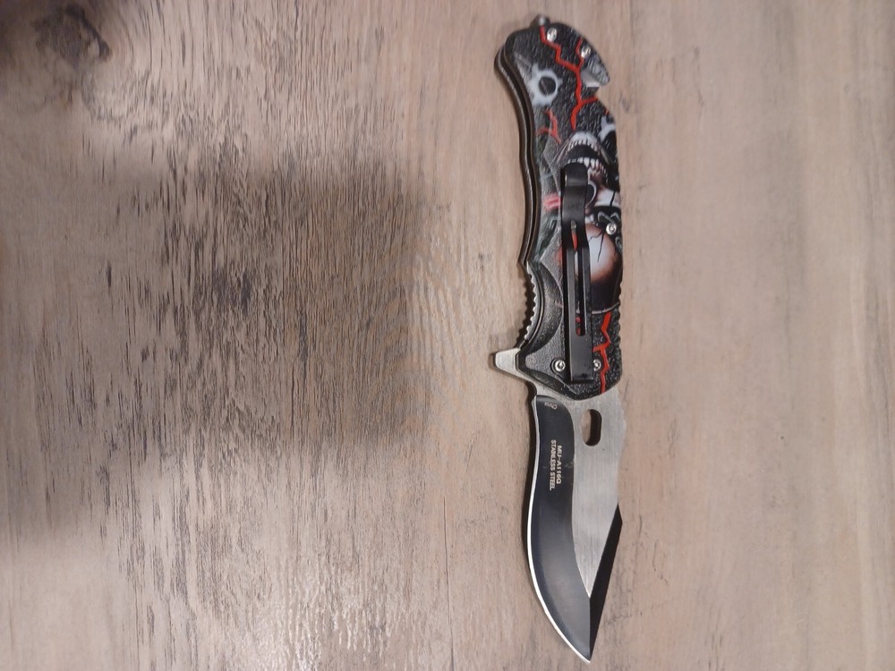 Master Knife With Skull. Very Nice And Sharp Knife