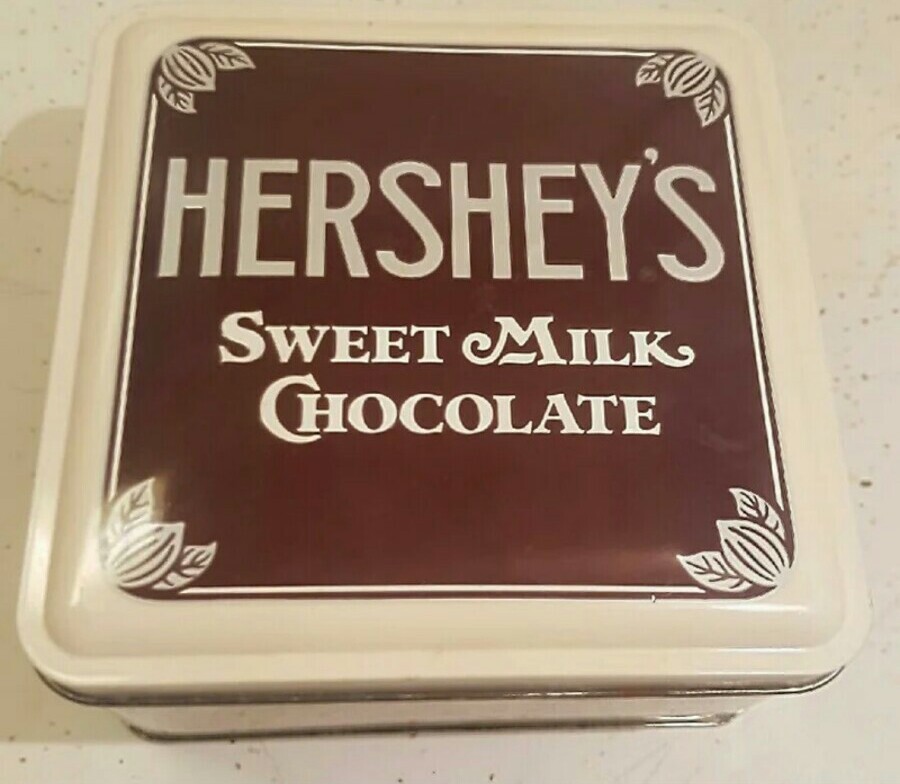 1990 Vintage Hershey's Chocolate Tin 1912 Edition (empty)