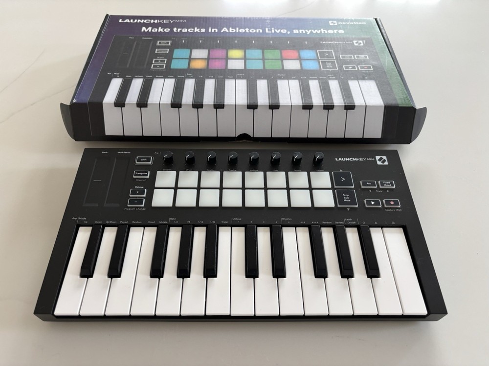 Novation Launchkey Mini Mk3 25 Mini-key Midi Keyboard Controller