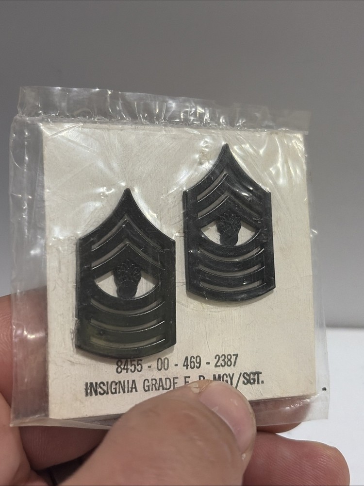 Master Gunnery Sergeant E9 USMC black collar insignia chevrons NEW pin clutch