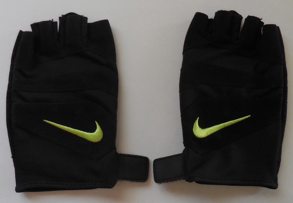 Nike Vent Tech Training Gloves Women Black/Atomic Green Medium
