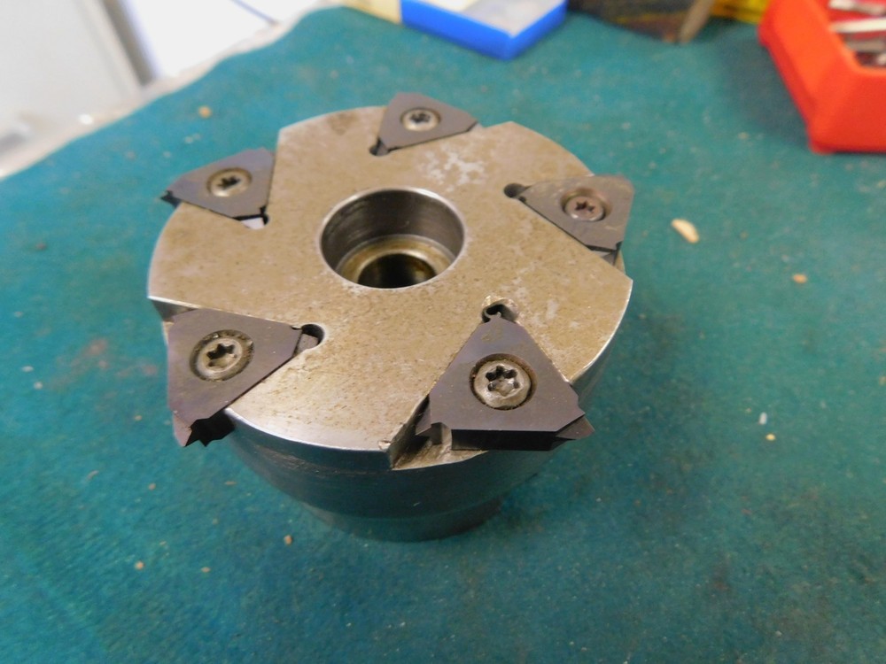 2.75" Diameter Thread or Grooving Head 1.0" Arbor Mount Hole with New Inserts