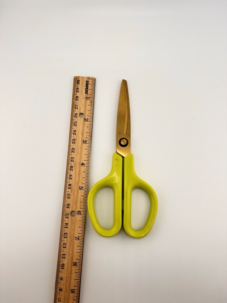 PLUS Fit Cut Curve Sissors Micro-Serrated Blade, Green