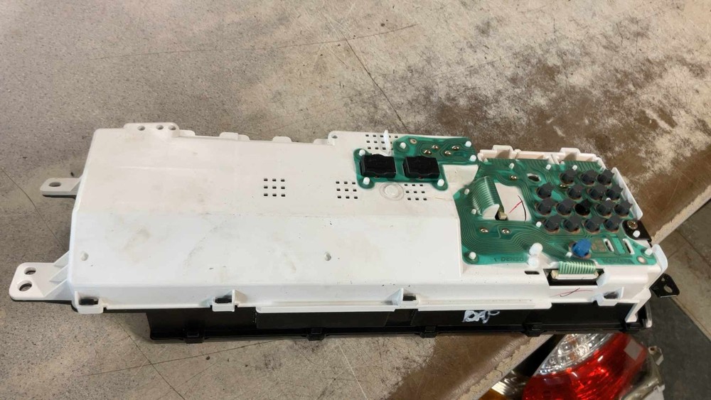 CLOCK TEMPERATURE DISPLAY SCREEN TOYOTA AVALON 03 04