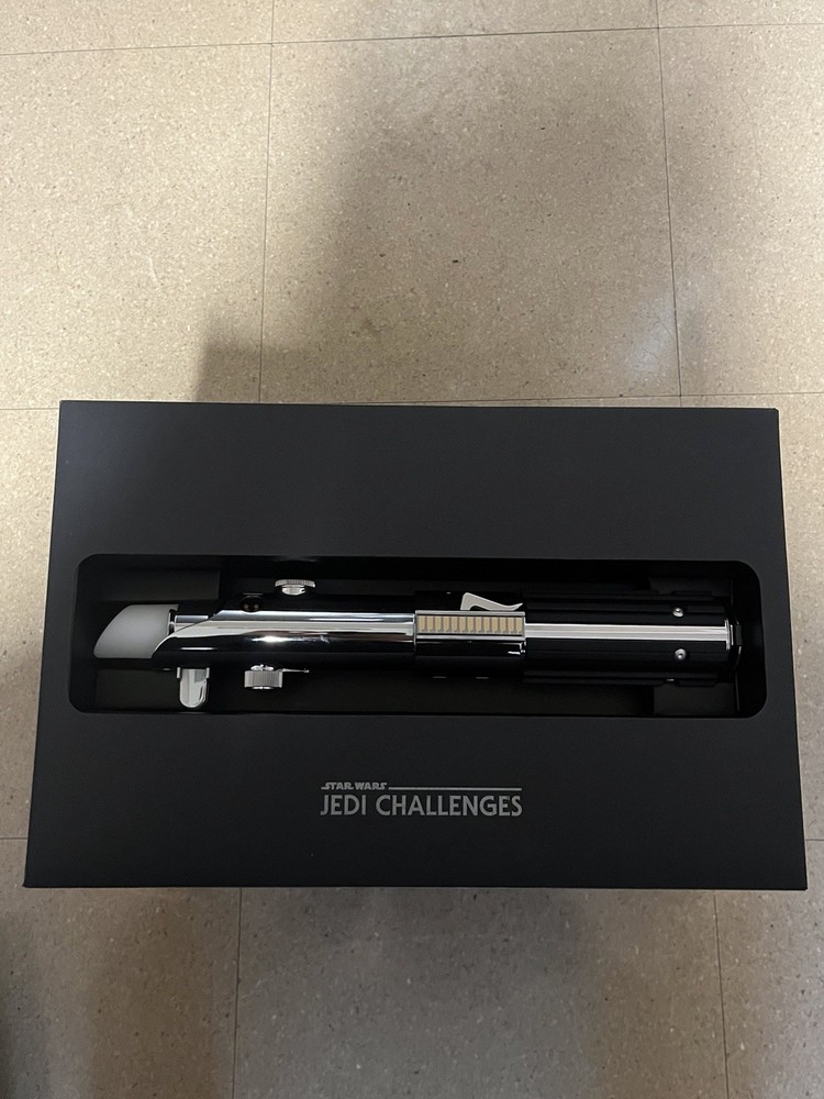 Star Wars Jedi Challenges AR Headset With Lightsaber Controller and Tracking