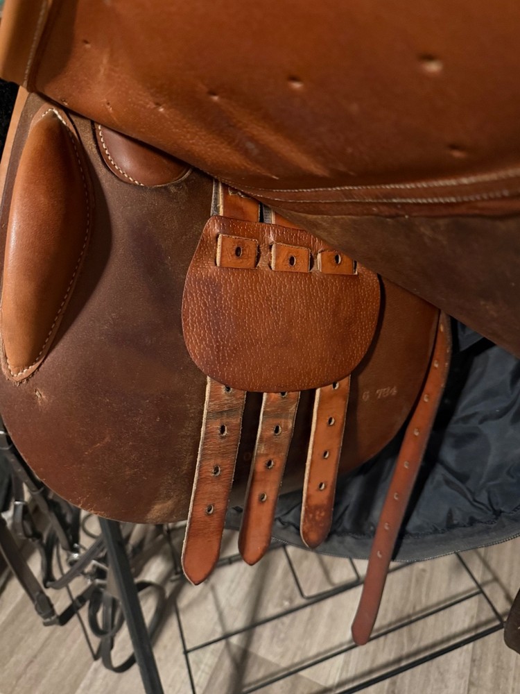 Crosby English saddle 17” seat