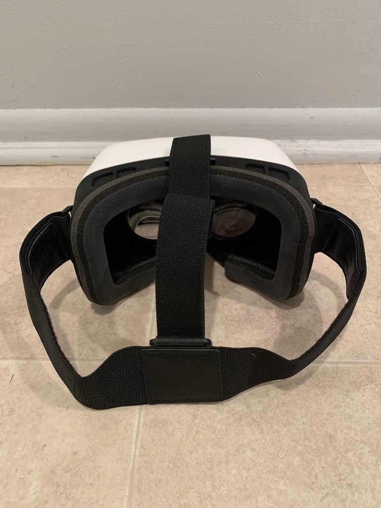 Zeiss VR One Plus Virtual Reality Headset for Smartphones