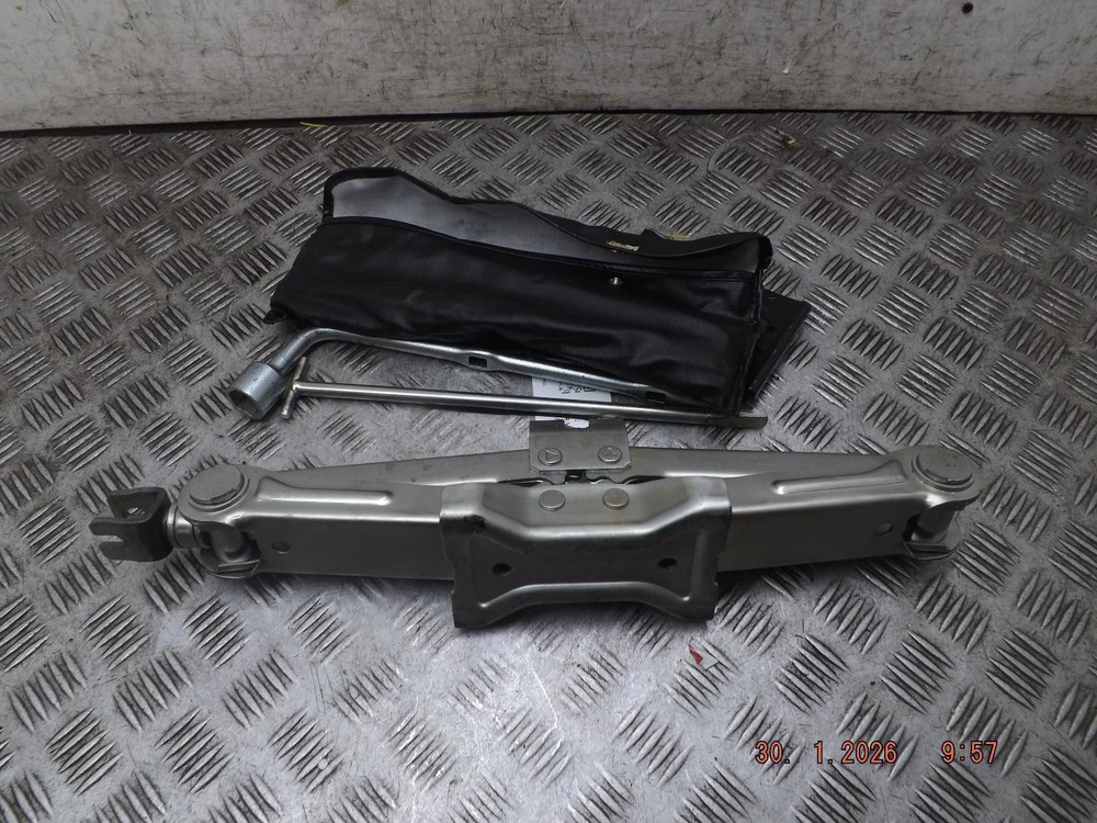 Nissan Elgrand E51 Jack Tool Kit MK2 2002-2009A