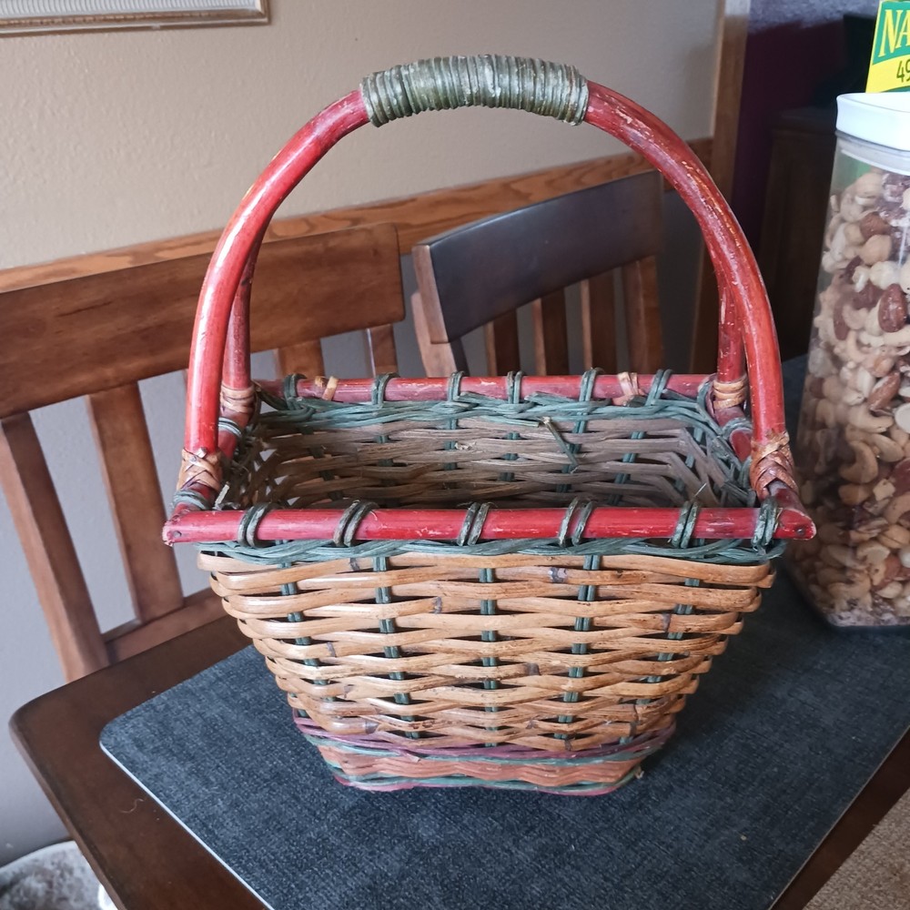 Wicker Basket With Handle Apples On Front
