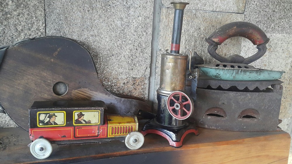 VINTAGE TOY MECHANICAL HORSES ''ТРОЙКА'' PULL PUSH POWERED BULGARIA SOVIET ERA