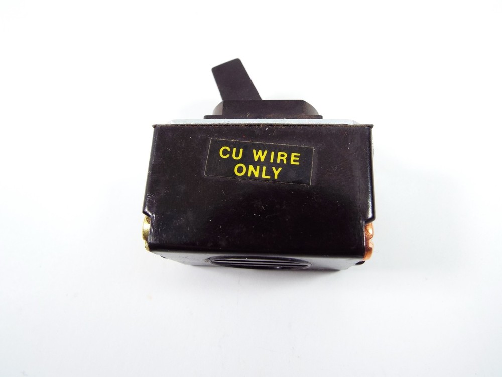 Brown CROUSE-HINES QST3 AC Three-Way Toggle Switch