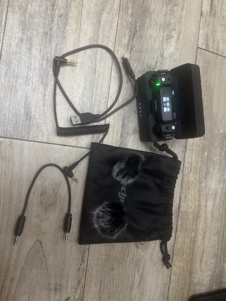 DJI Mic 2 Wireless Clip-On Microphone System, Black, Charging Case