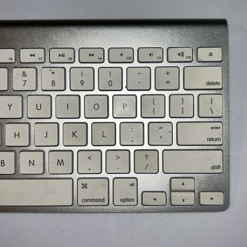 Apple A1314 Wireless Keyboard