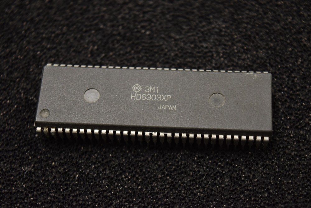Hitachi HD6303XP 8bit Microcontroller CPU MCU MPU 6301 DIP-64