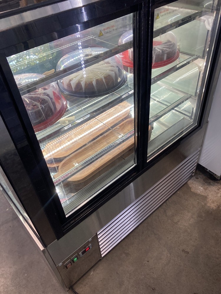 Bakery Display Case Refrigerator Pastry Deli 4' 48" Cake Show Case New