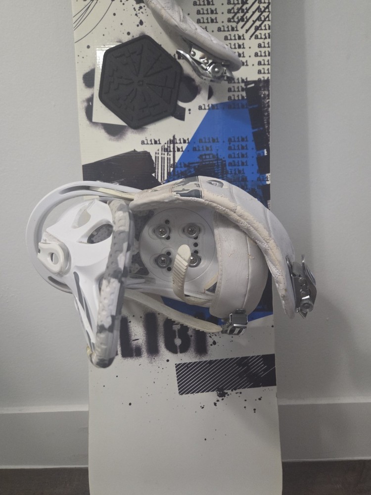 ALIBI Snowboard With Boots And Straps Connected (PLEASE READ DESCRIPTION)
