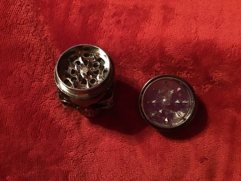 Metal Skull Design Herb Grinder